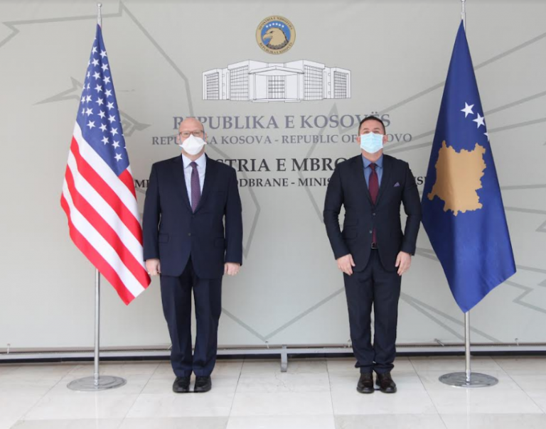 Ministri Mehaj pas takimit me ambasadorin amerikan: Jetike mbështetja e SHBA-së për FSK-në