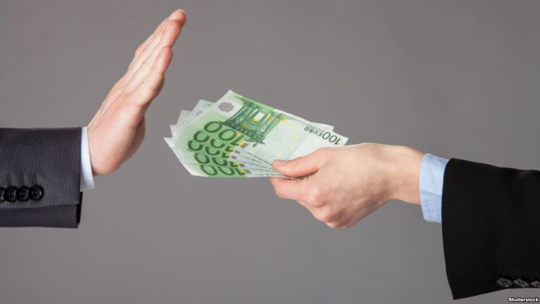 Raporti i EULEX-it: Vazhdojnë ngecjet në rastet e korrupsionit të profilit të lartë