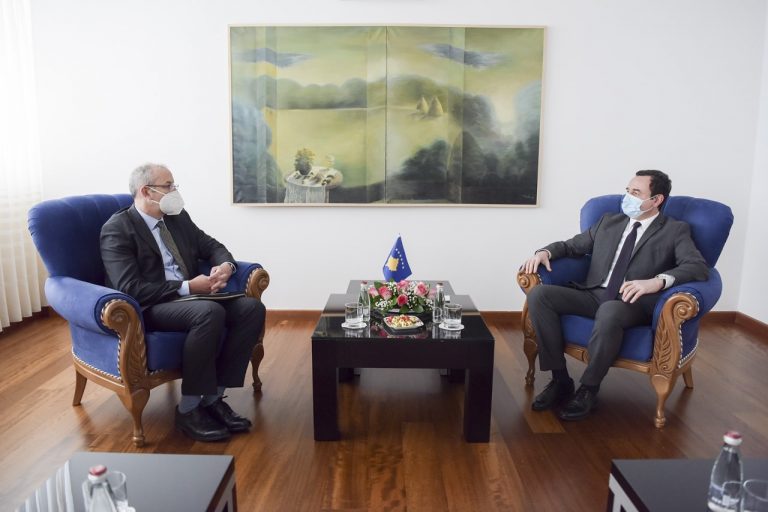 Kurti takohet me shefin e OSBE-së në Kosovë