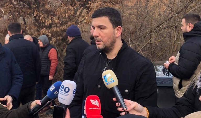Krasniqi: Dhimbja për vdekjen e nënës së Veselit bëhet më e madhe në mungesë të tij