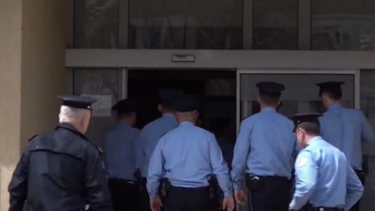 Vrasjet e grave në Kosovë, kërkohet më shumë seriozitet në trajtimin e rasteve të dhunës në familje