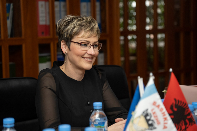 Kryetarja e Preshevës e fton Qeverinë që të ndryshojë masat për hyrjen në Kosovë