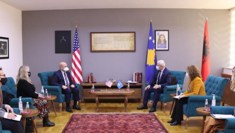 Sveçla e njofton Hovenier me prioritetet e Qeverisë dhe MPB-së