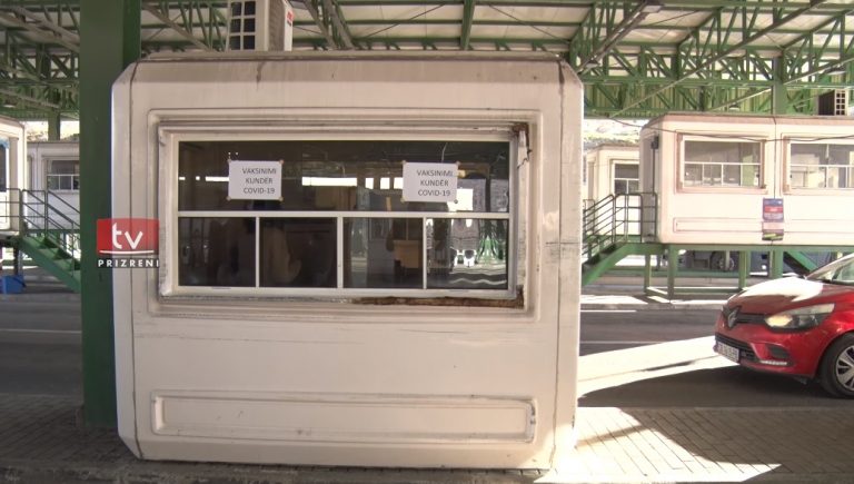 Ekipet mobile të vaksinimit tërhiqen nga pikat kufitare dhe aeroporti, shkak mosinteresimi