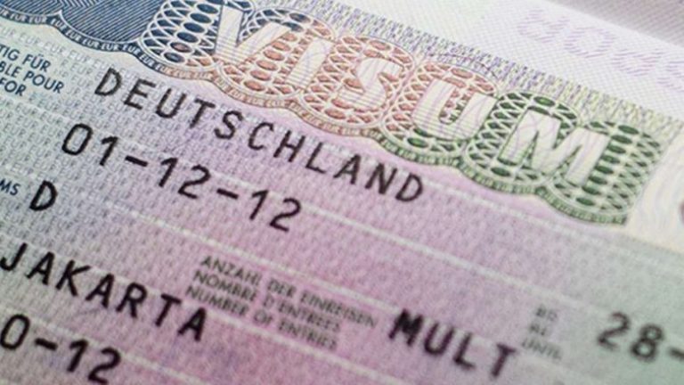 I mashtroi tre persona se do t’ua rregullonte vizat kroate, i akuzuari nuk paraqitet në gjykatë, lëshohet urdhëresë për sjellje me forcë