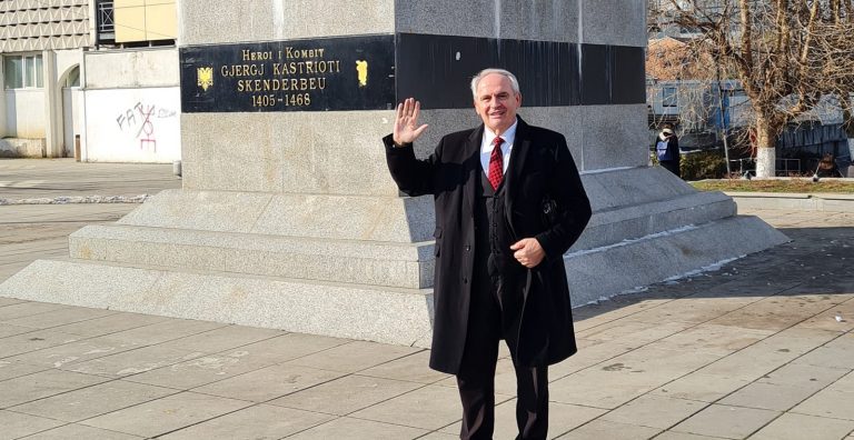 Lajmërohet Gjergj Dedaj nga sheshi i Prishtinës: S’po më kërkon Policia