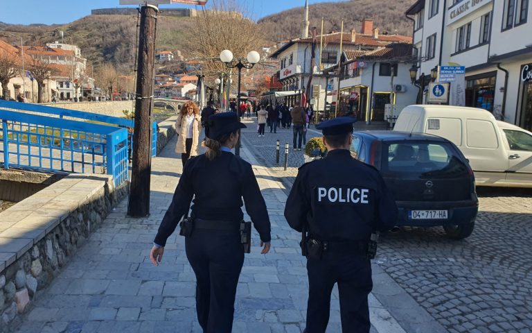 A duhet t’u ndalohet policëve mbajtja e armës jashtë orarit? Flet eksperti i sigurisë