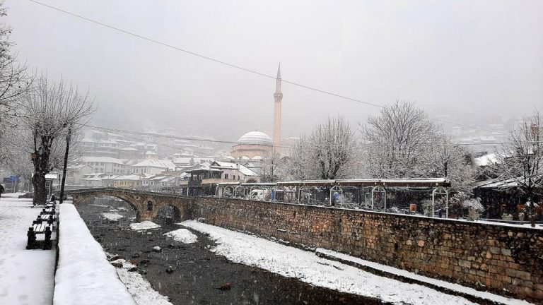 Java e ardhshme me mot të ftohtë, parashihet borë dhe erëra të forta