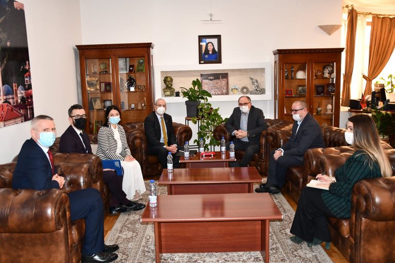 Kryetari Totaj, priti në vizitë shefin e Misionit të OSBE-së në Kosovë, Michael Davenport