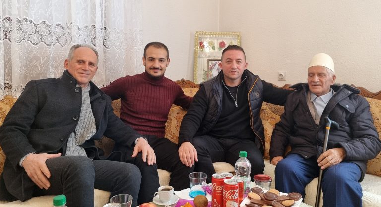 Ministri Mehaj vizitoi edhe familjen e dëshmorit, Ilmi Bahtijari në Blaç të Dragashit