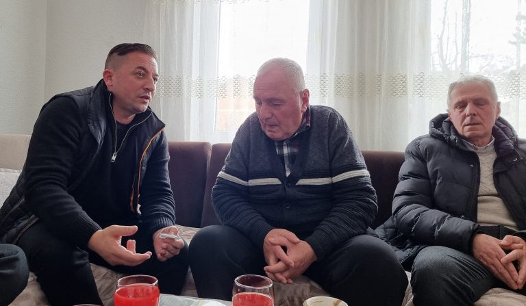 Ministri Mehaj vizitoi familjen e dëshmorit, Fetah Sylejmani, nga Dragashi