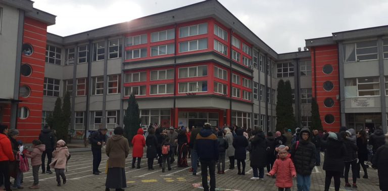 MAShTI kërkon që të mbahet mësim nesër, komunat jo