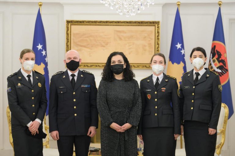 Osmani takohet me tri kadetet që studiuan në ShBA e Turqi