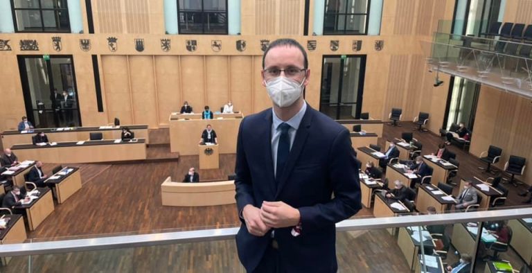 Reagimi i ambasadorit kosovar, pasi Gjermania njohu patentë shoferët