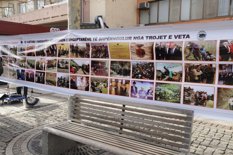 Fotoekspozitë me thirrje për të rinjtë që mos ta braktisin Kosovën