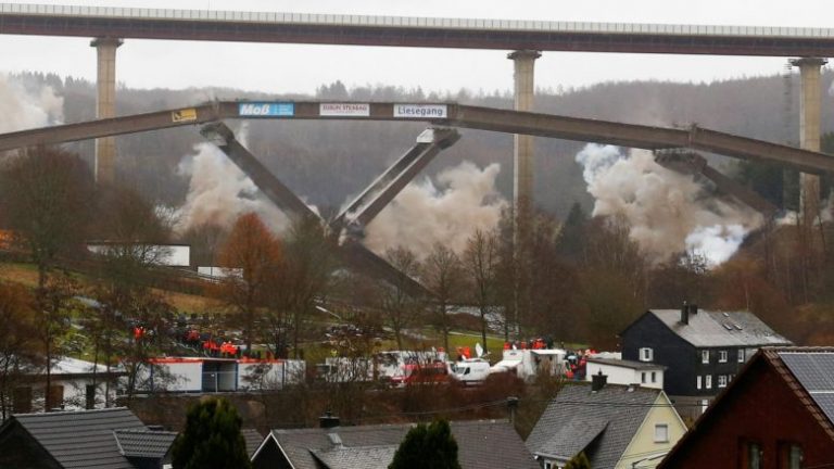 Një urë në një autostradë gjermane shkatërrohet duke përdorur 120 kg eksploziv