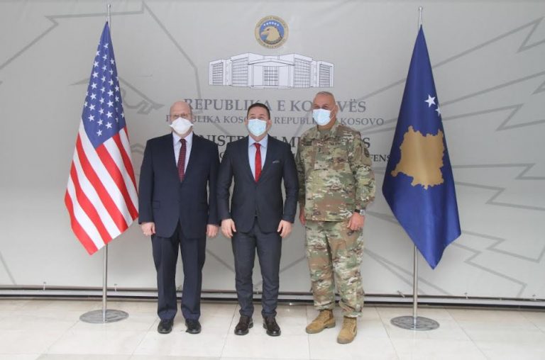 Ambasadori amerikan takon Mehajn, premton mbështetjen e FSK-së