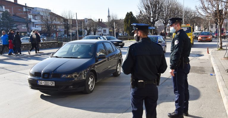 Dokumentet që duhet t’i keni patjetër me veti kur vozitni automjetin