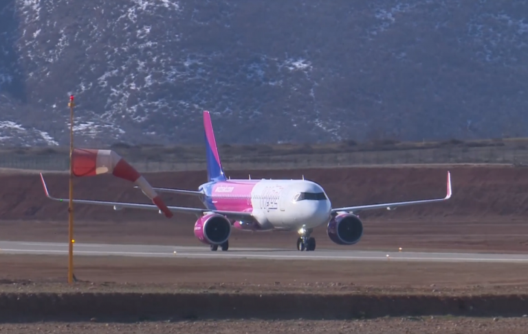 Kompania WizzAir ul avionët e parë në aeroportin e Kukësit (VIDEO)