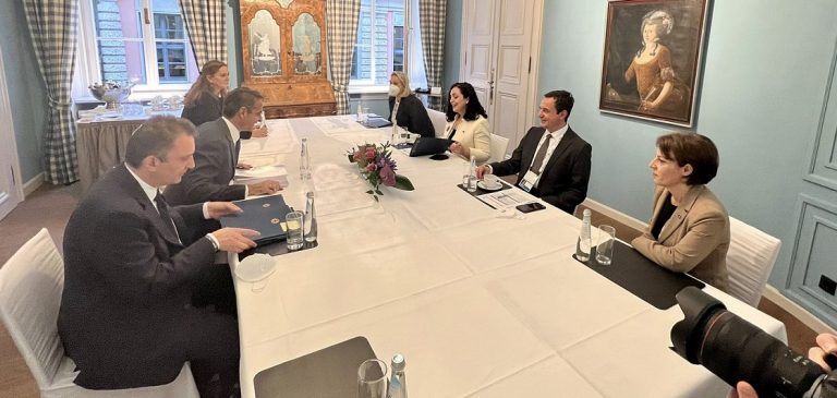 Osmani dhe Kurti takohen me kryeministrin grek, i kërkojnë njohjen