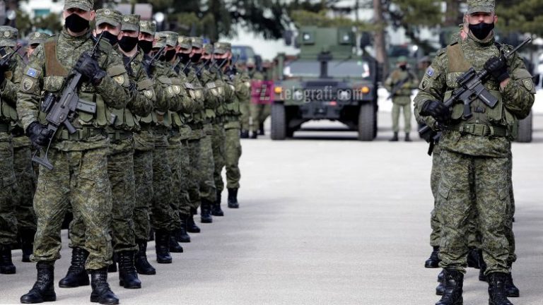Në 14 vjetorin e Pavarësisë, kuadratet e FSK-së parakalojnë me Policinë e Kosovës