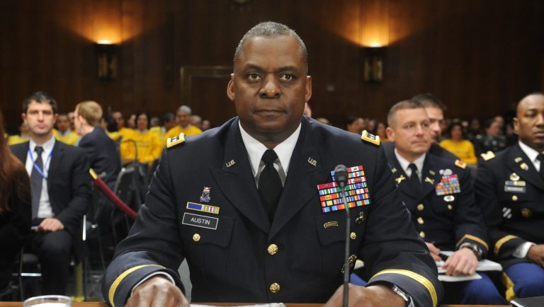 Sekretari amerikan i Mbrojtjes: Rusia është e gatshme ta sulmojë Ukrainën