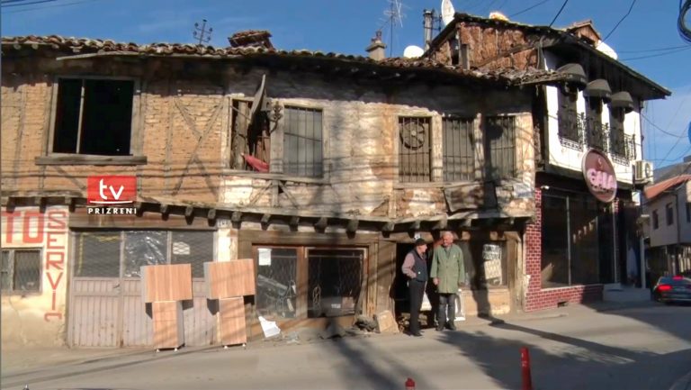 Objektet e vjetra që po paraqesin rrezikshmëri për Prizrenasit