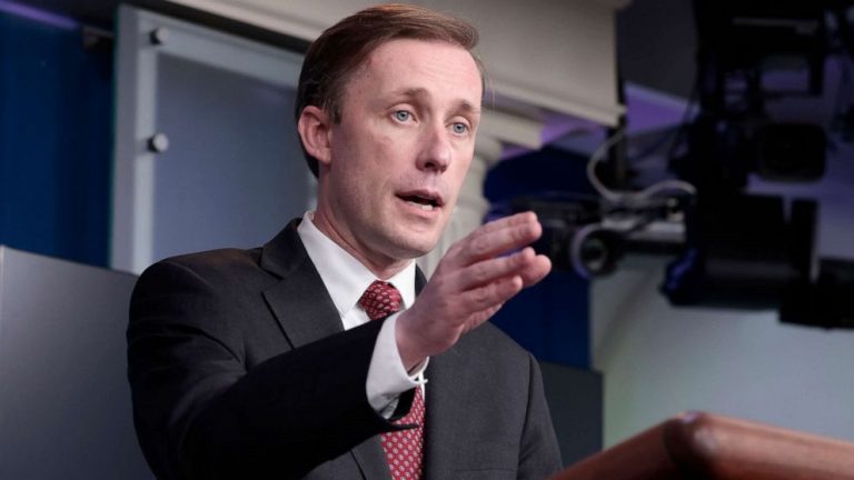 “Rusia mund ta pushtojë Ukrainën në çdo moment”, thotë zyrtari i Shtëpisë së Bardhë