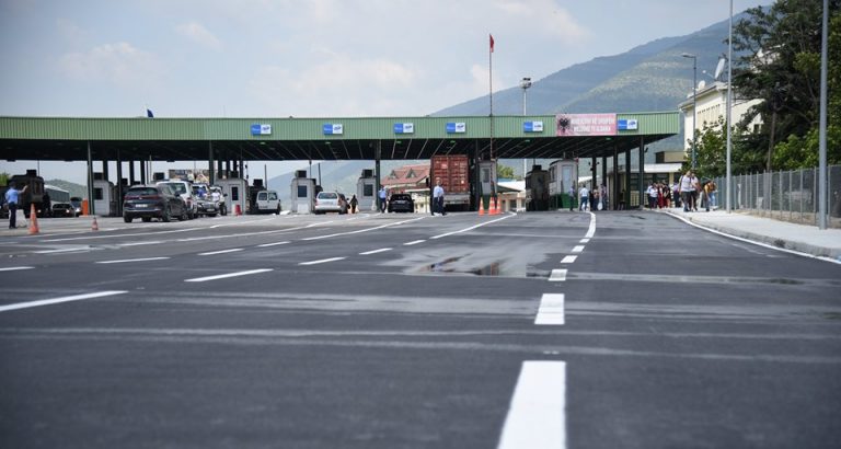 Dogana e Kosovës kap mbi 100 kg substanca narkotike në një autobus të ardhur nga Shqipëria