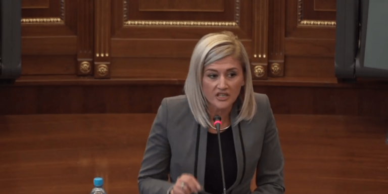 Kusari-Lila: Milionerët e pasluftës e kanë sjell Kosovën në këtë gjendje, jo Vetëvendosje