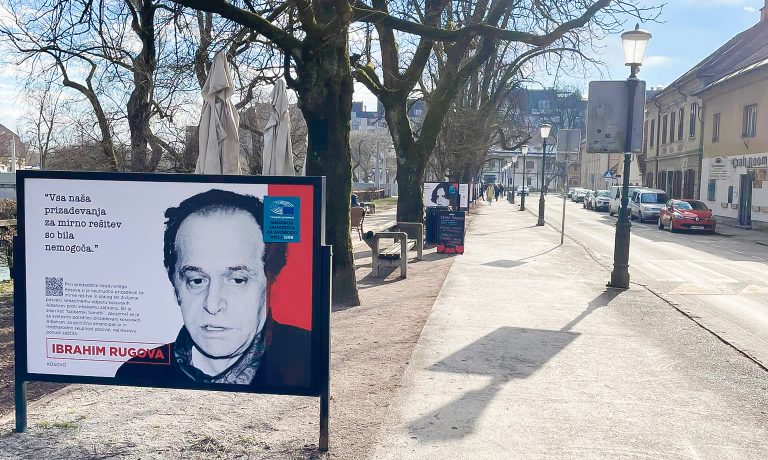 Ekspozohen në Lubjanë fotografitë e laueratëve të “Çmimit Saharov”, pjesë e tyre edhe fotografia e ish-presidentit Rugova