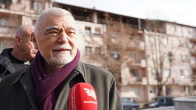 Nën masa të rrepta të sigurisë, ish-presidenti kroat Stipe Mesiq viziton veriun e Mitrovicës