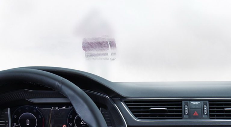 Si të parandaloni ngrirjen e xhamave të makinës