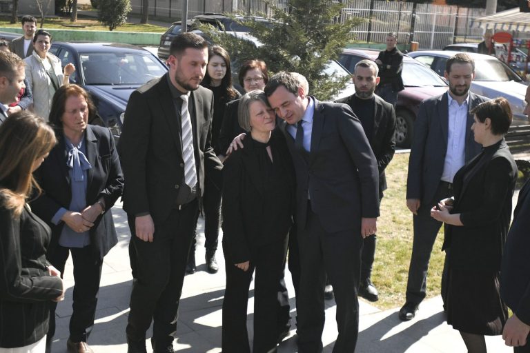 Në 23-vjetorin e masakrës, Kurti dhe Konjufca vizitojnë familjen Berisha
