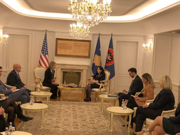 Presidentja Osmani takohet me delegacionin e Shtëpisë së Bardhë