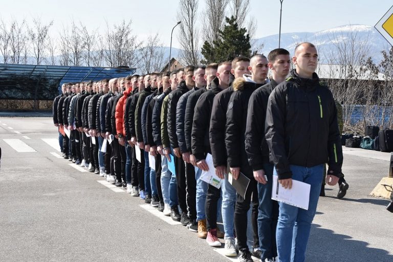 Rekrutët e rinj të FSK-së fillojnë stërvitjen nëntë javore