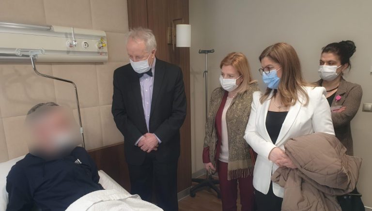 Latifi në Turqi, viziton pacientët kosovarë që po trajtohen në spitalin e Ankarasë