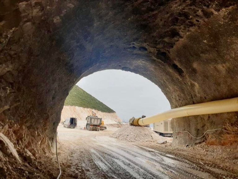 Hapen 1,200 metrat e parë të Tunelit të Llogarasë në jug të Shqipërisë