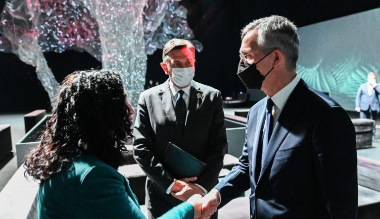 Shefi i NATO-s takohet me presidenten, Vjosa Osmani në Turqi