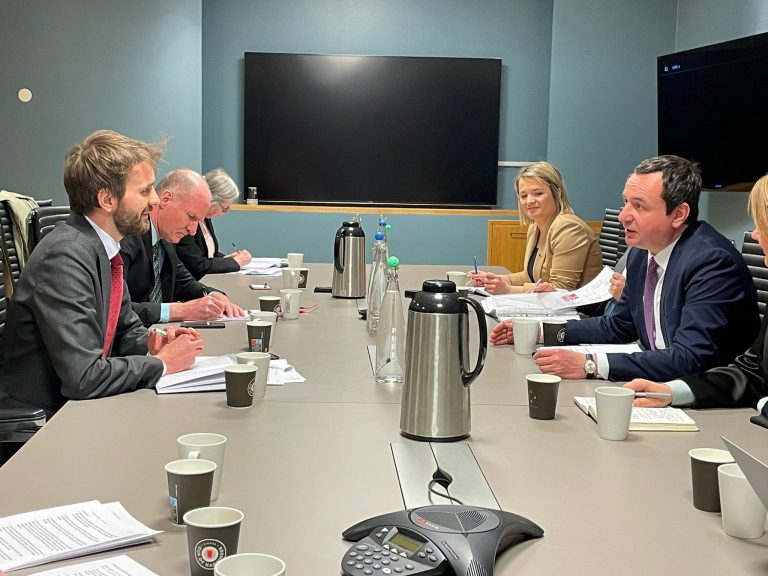 Kurti zhvillon takim me ministrin norvegjez të Tregtisë dhe Industrisë