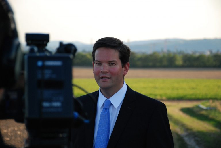 Eurodeputeti austriak: Admiroj durimin e kosovarëve për mosliberalizimin e vizave