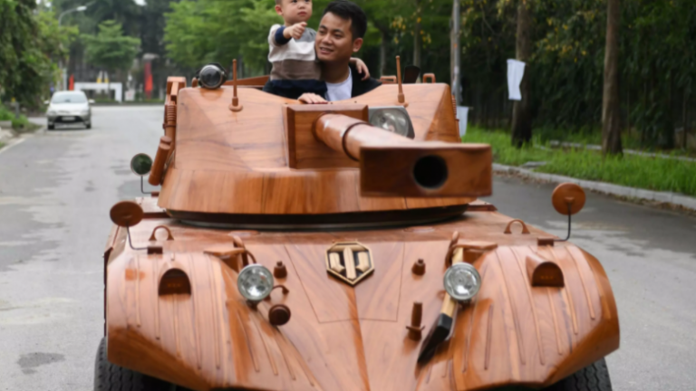 Vietnamezi shndërroi furgonin në një tank prej druri për djalin e tij