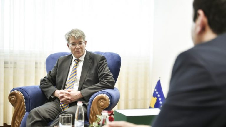 Historiann Oliver Jens Schmitt, Kurtit: Kosova – vendi me demokracinë më funksionale në rajon