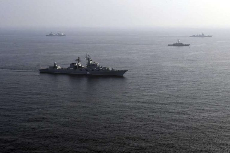 Ukraina: Rusia po planifikon sulme nga deti