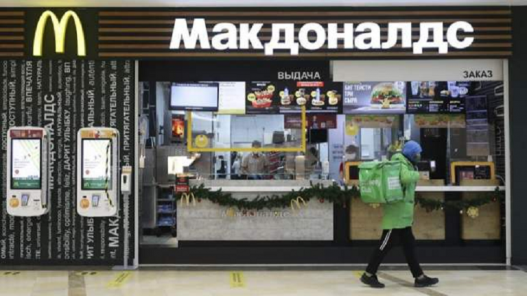 McDonald’s mbyll të gjitha restorantet në Rusi