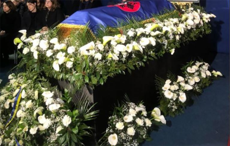 Nis me homazhe ceremonia e varrimit të Haki Rugovës