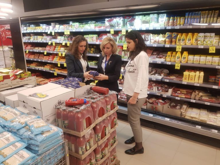 Inspektime nëpër markete, zbulohen mospërputhje mes çmimeve në arkë dhe në rafte