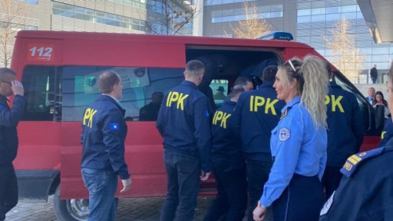 Arrestimi i 50 policëve, konfiskimi i 36 mijë kilogramë mish me afat të skaduar dhe vizata e delegacionit amerikan dhe kancelarit austriak – top lajmet e javës