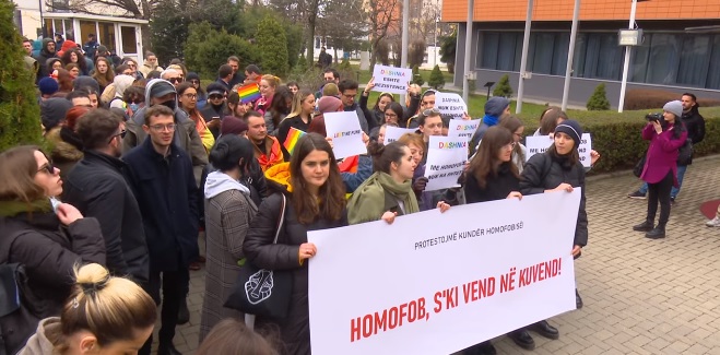 Flasin qytetarët, ky është mendimi i tyre për martesat mes personave të së njëjtës gjini