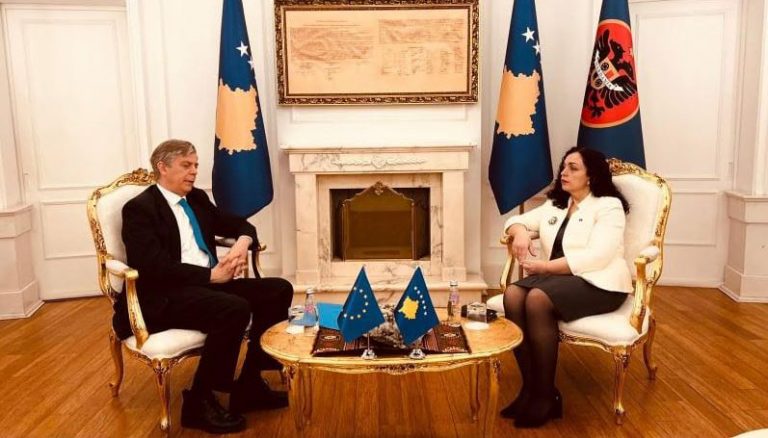 Osmani takon shefin e EULEX-it, flasin për sigurinë në vend